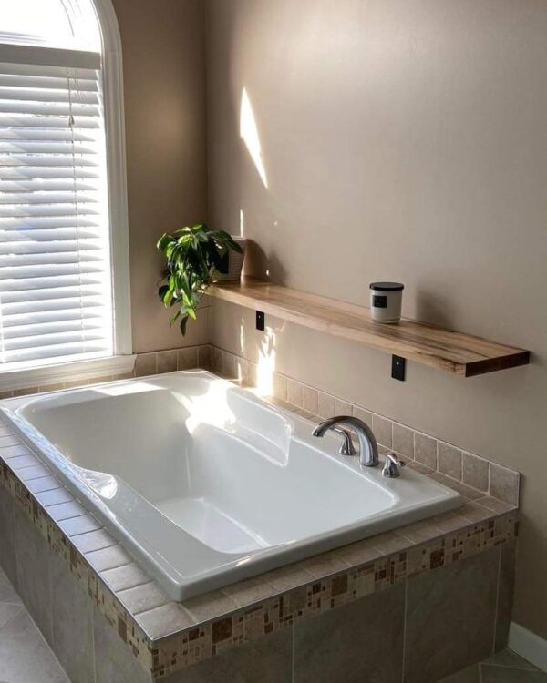 Bathroom shelf
