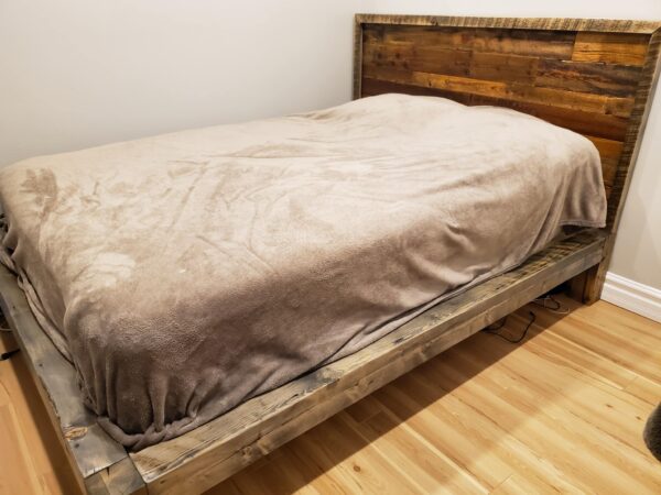 100% wood queen bed - Image 20